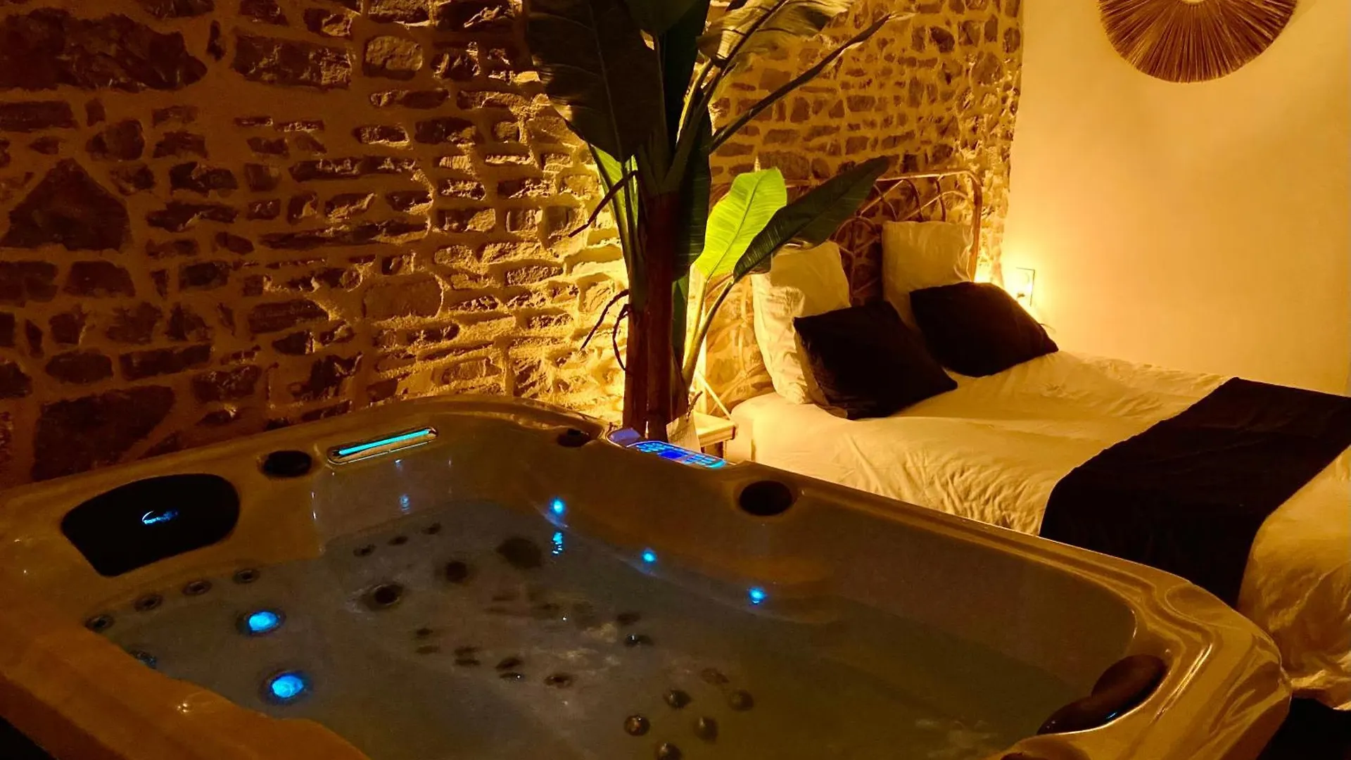 La Douce Nuit Apartment Fougeres 0*,  France